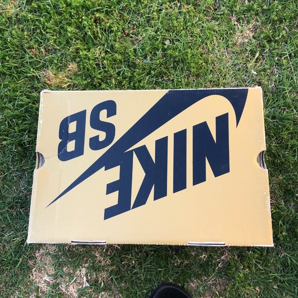 Nike SB Dunk Mid Batman - Picture 7 of 8